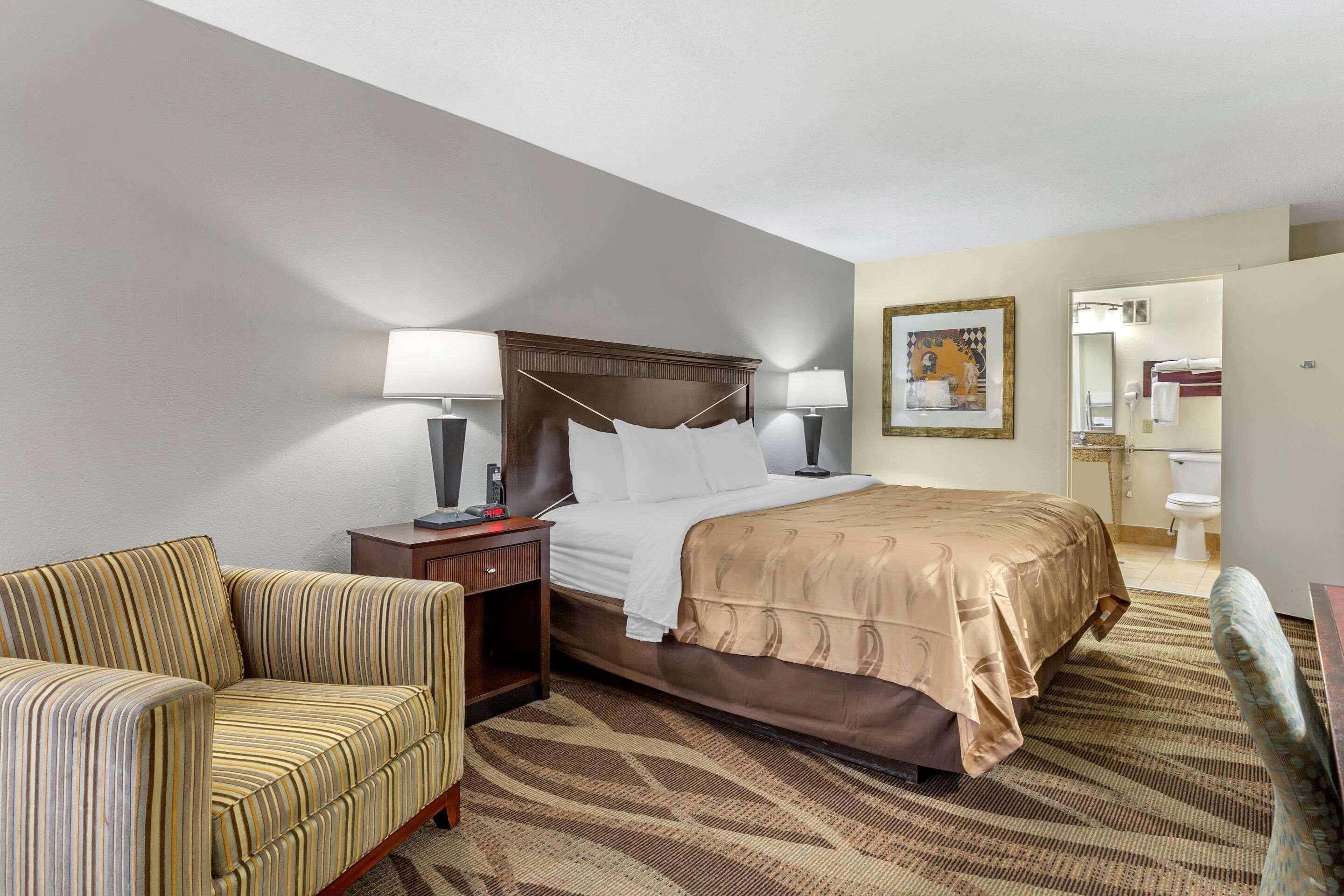 Quality Inn Windsor Mill Eksteriør billede