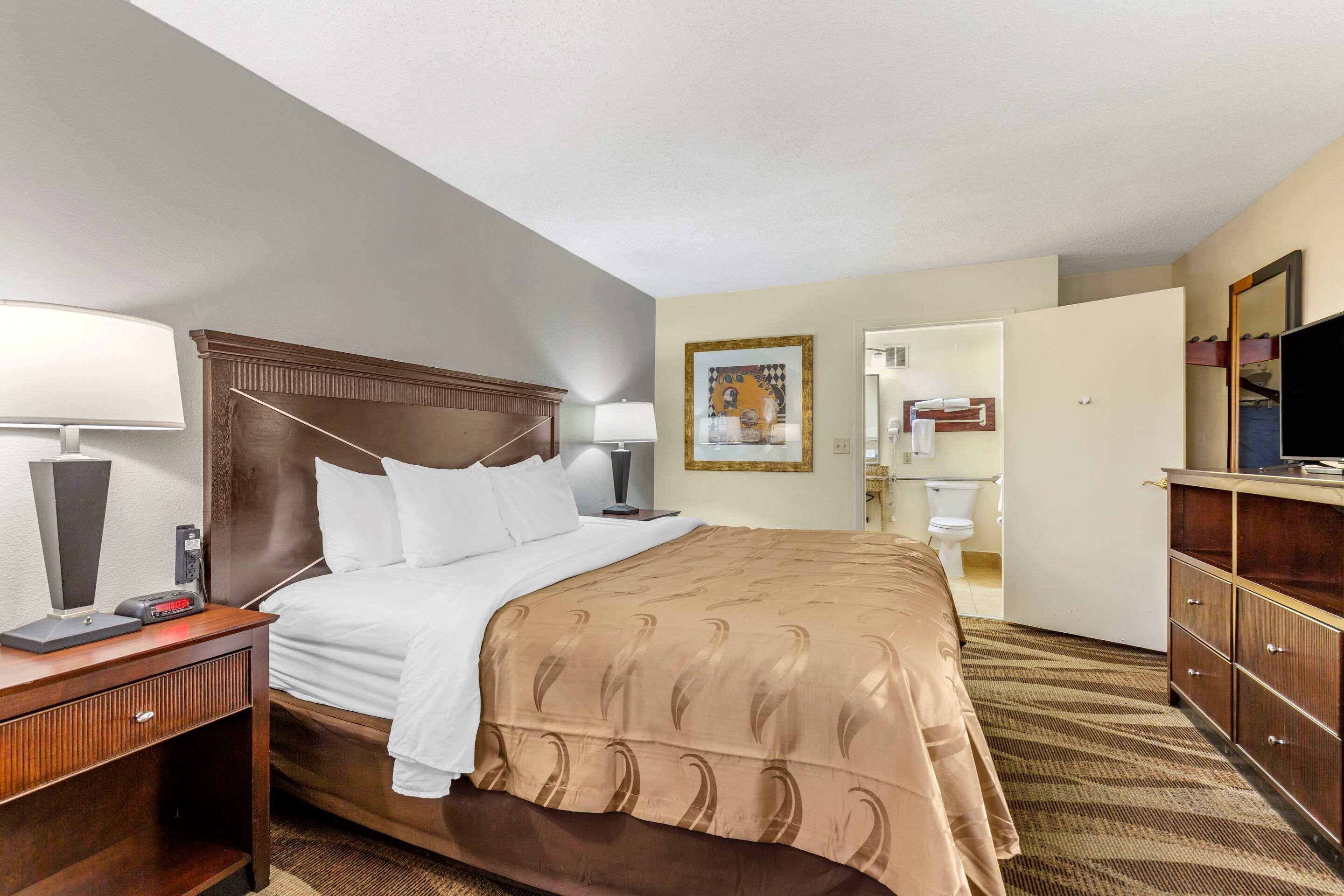 Quality Inn Windsor Mill Eksteriør billede