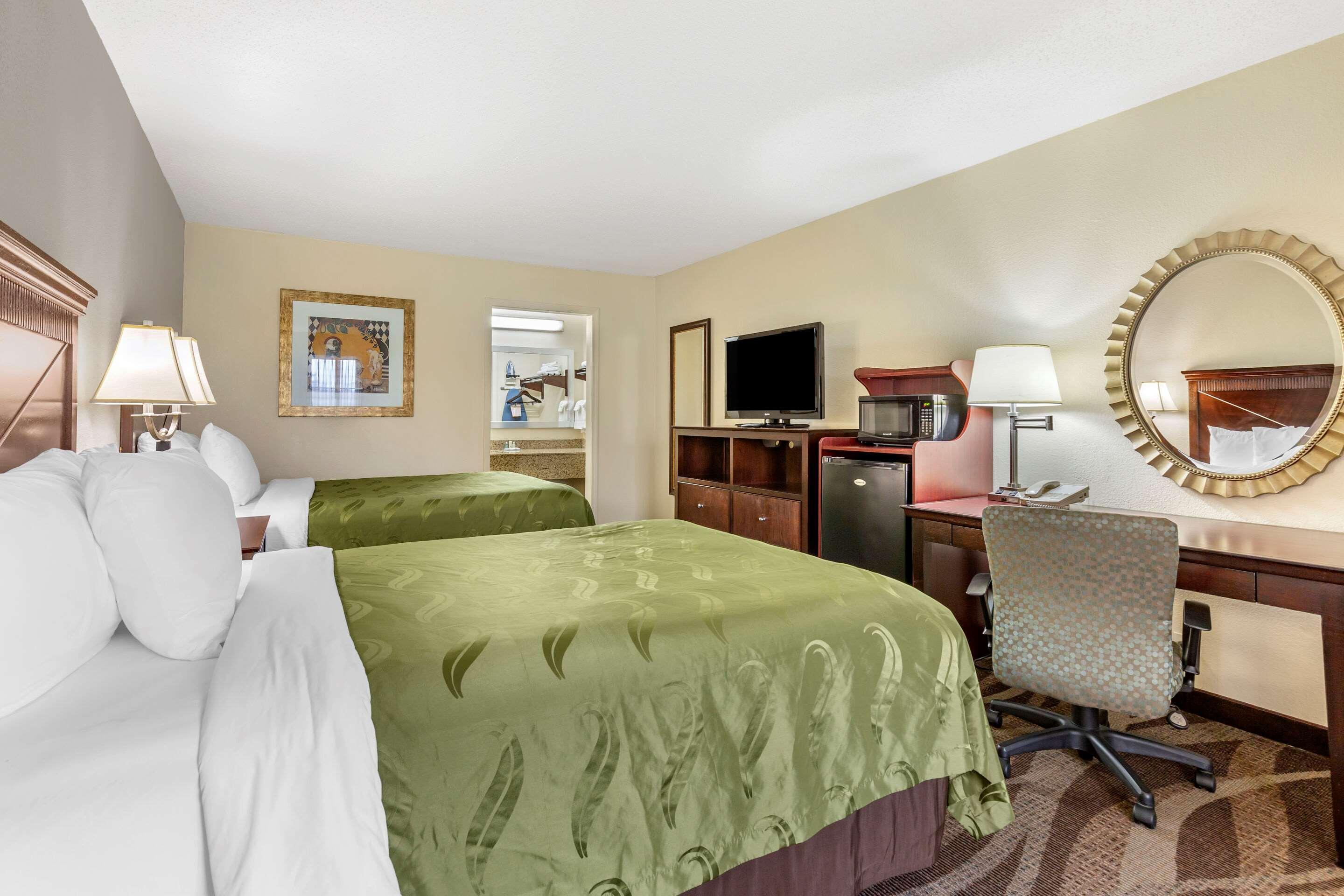 Quality Inn Windsor Mill Eksteriør billede
