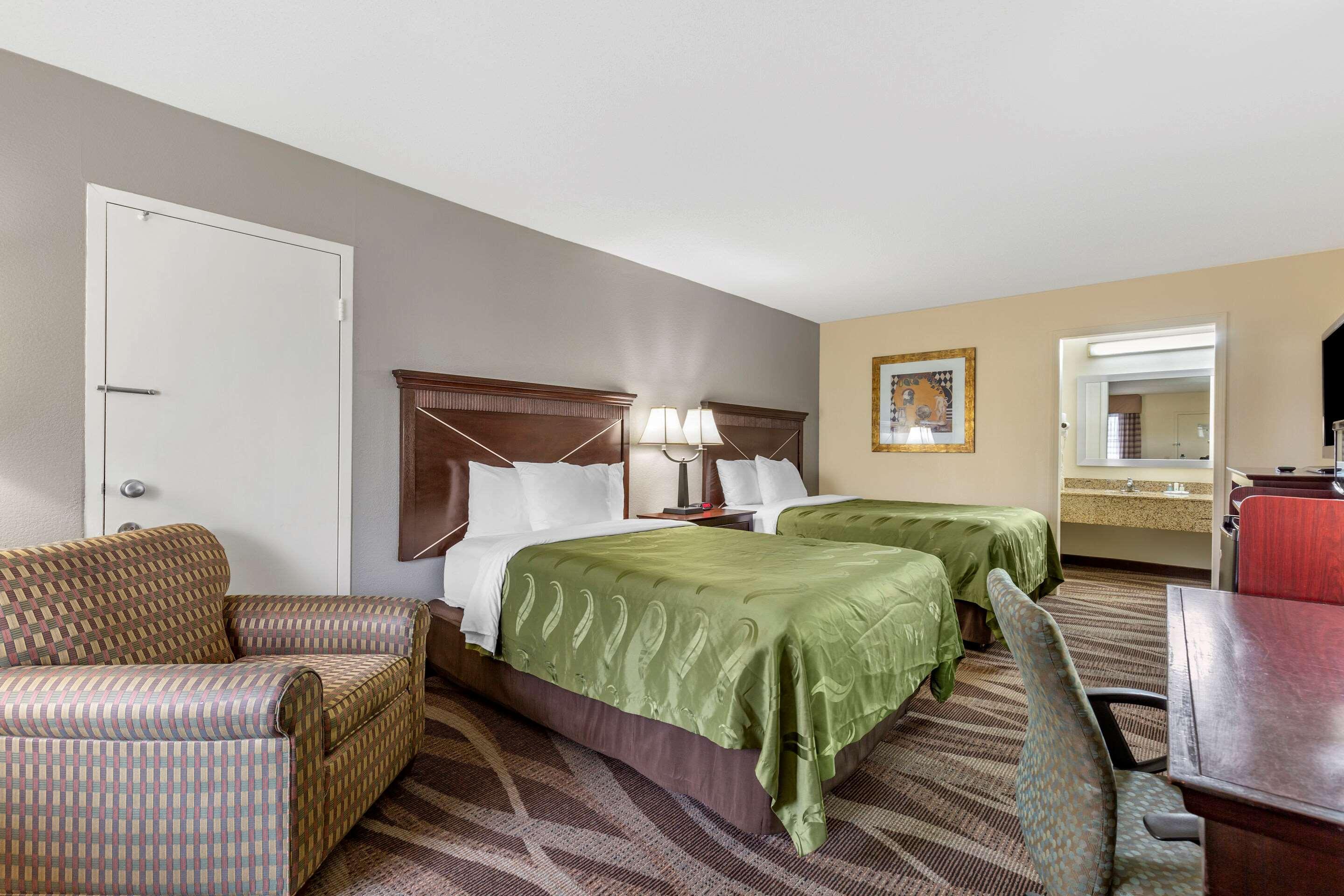 Quality Inn Windsor Mill Eksteriør billede