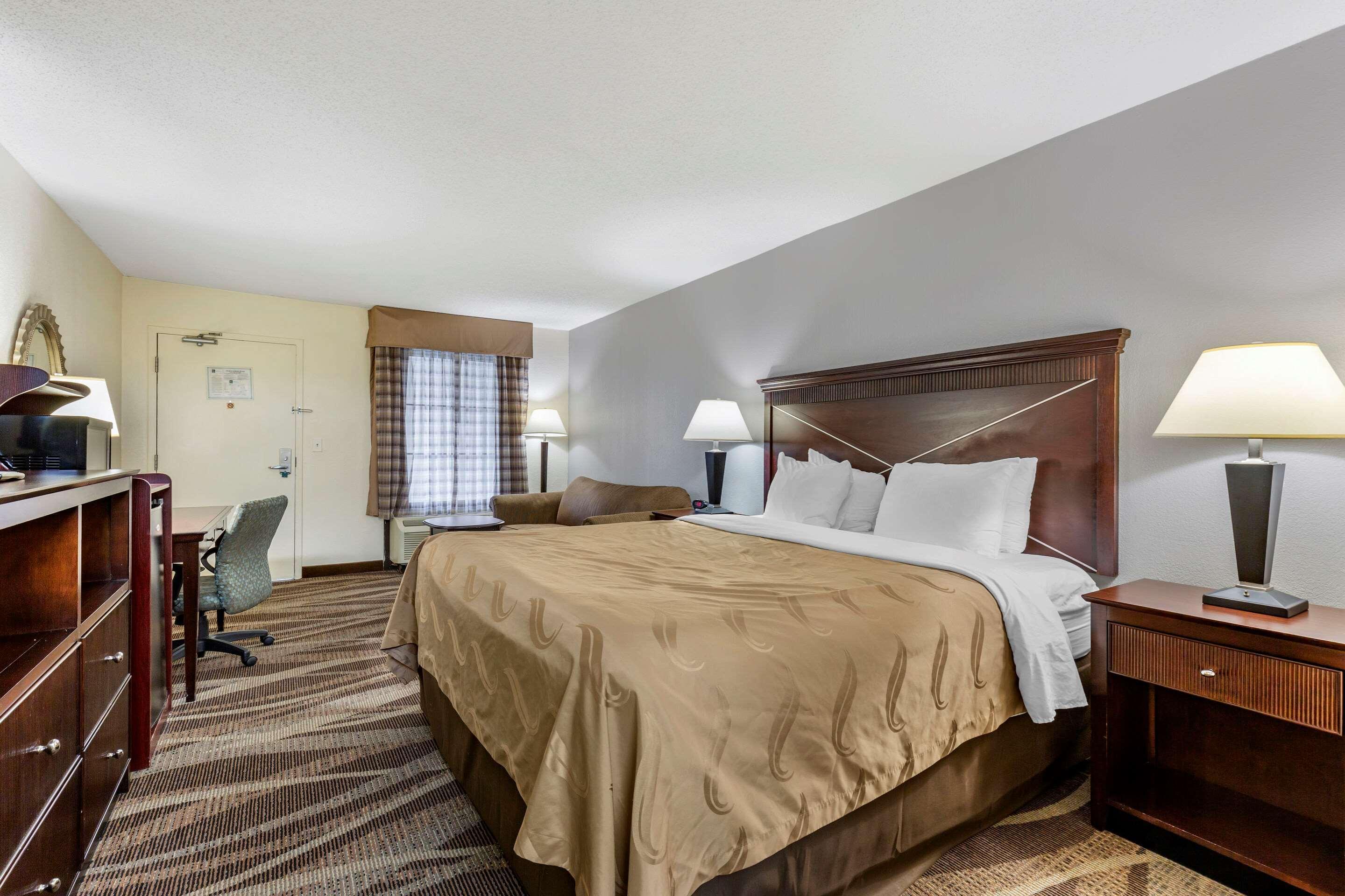 Quality Inn Windsor Mill Eksteriør billede