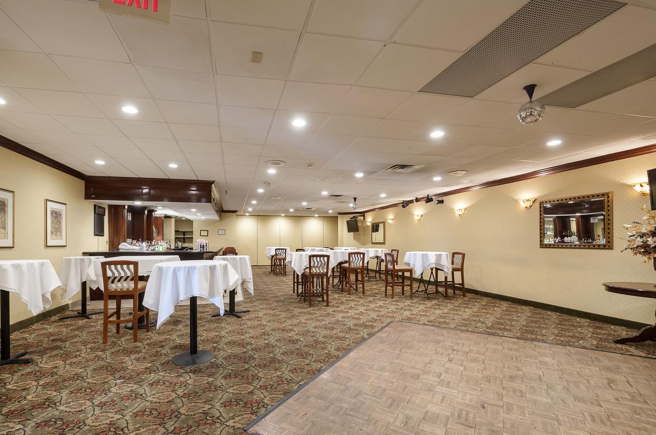 Quality Inn Windsor Mill Eksteriør billede