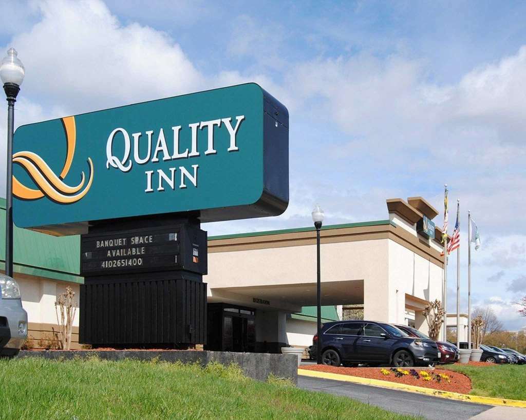 Quality Inn Windsor Mill Eksteriør billede